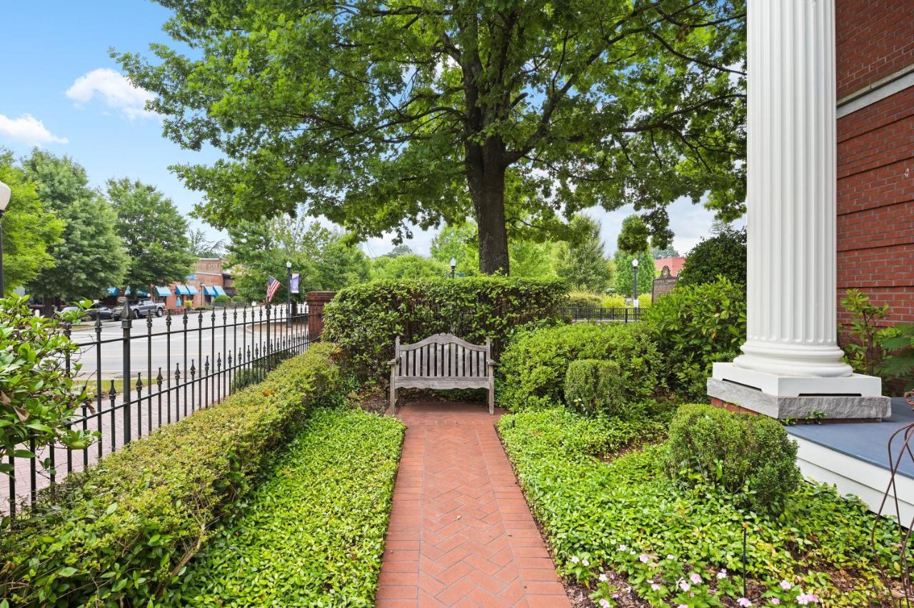 The James Madison Inn Exteriér fotografie